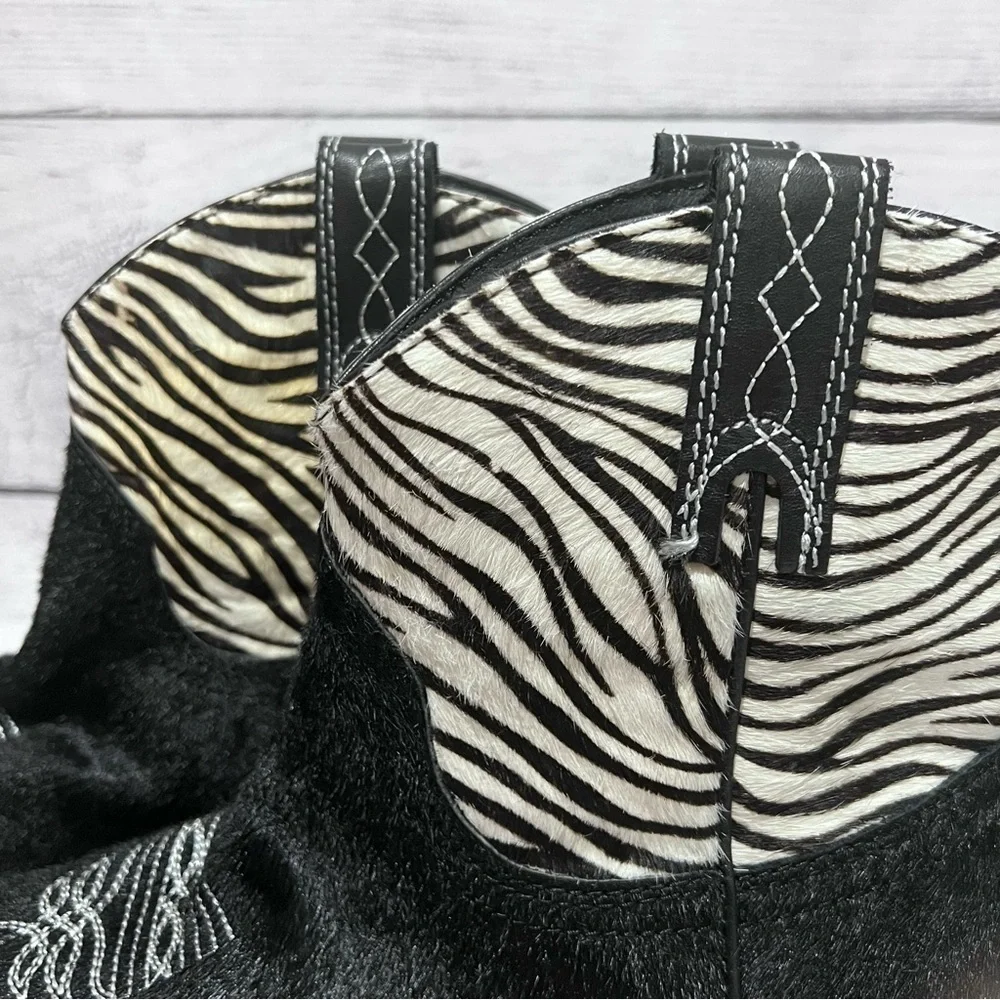 DINGO Safari Zebra Calf Hair Leather Pull on Ankle Boots Sneaker Women Size 9M